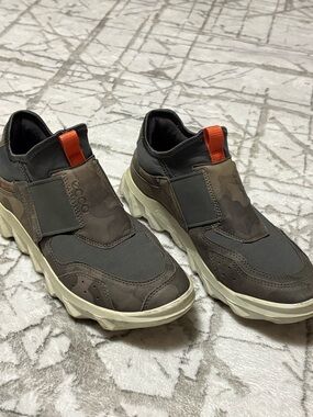 ECCO women’s Slip-On Sneakers in Olive Brown camo with Orange Pull Tab. Size 38